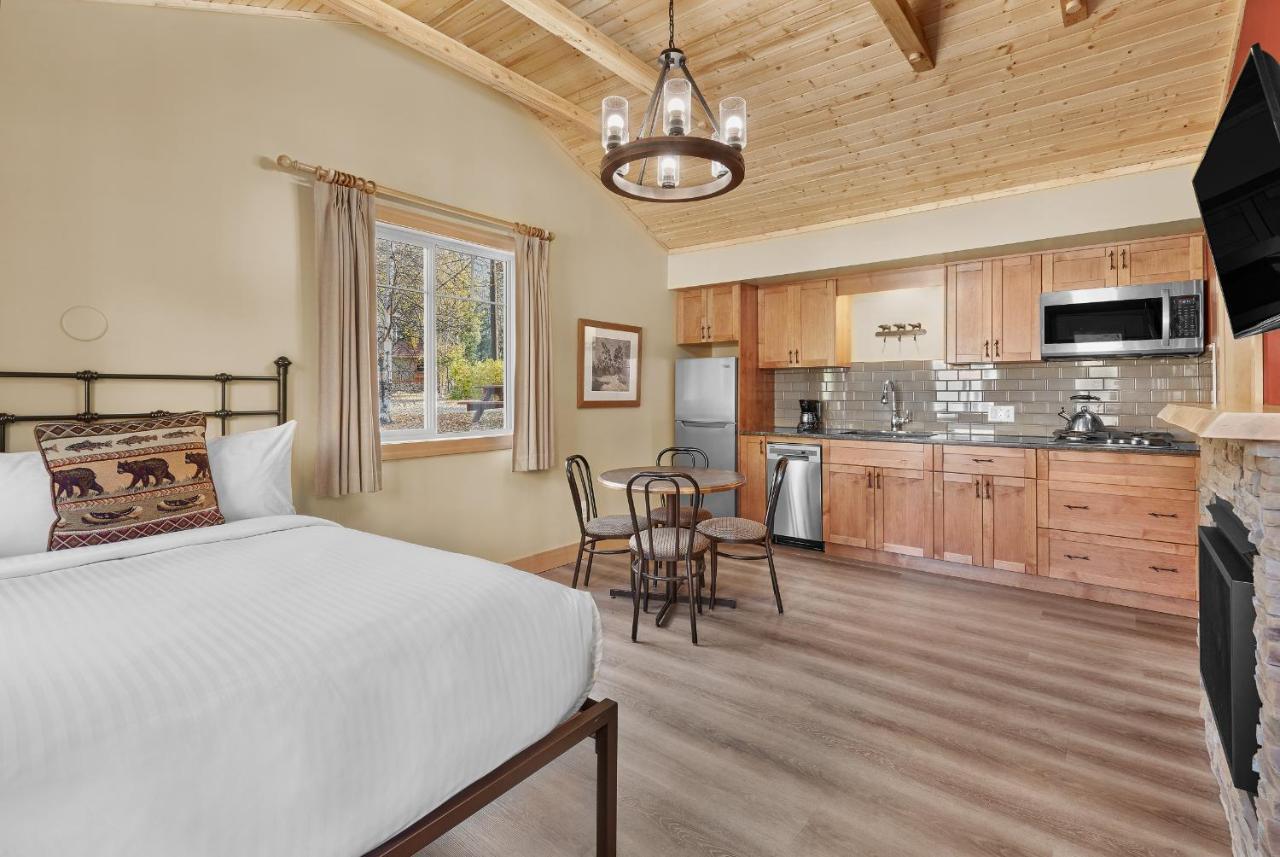 Patricia Lake Bungalows Jasper Bagian luar foto