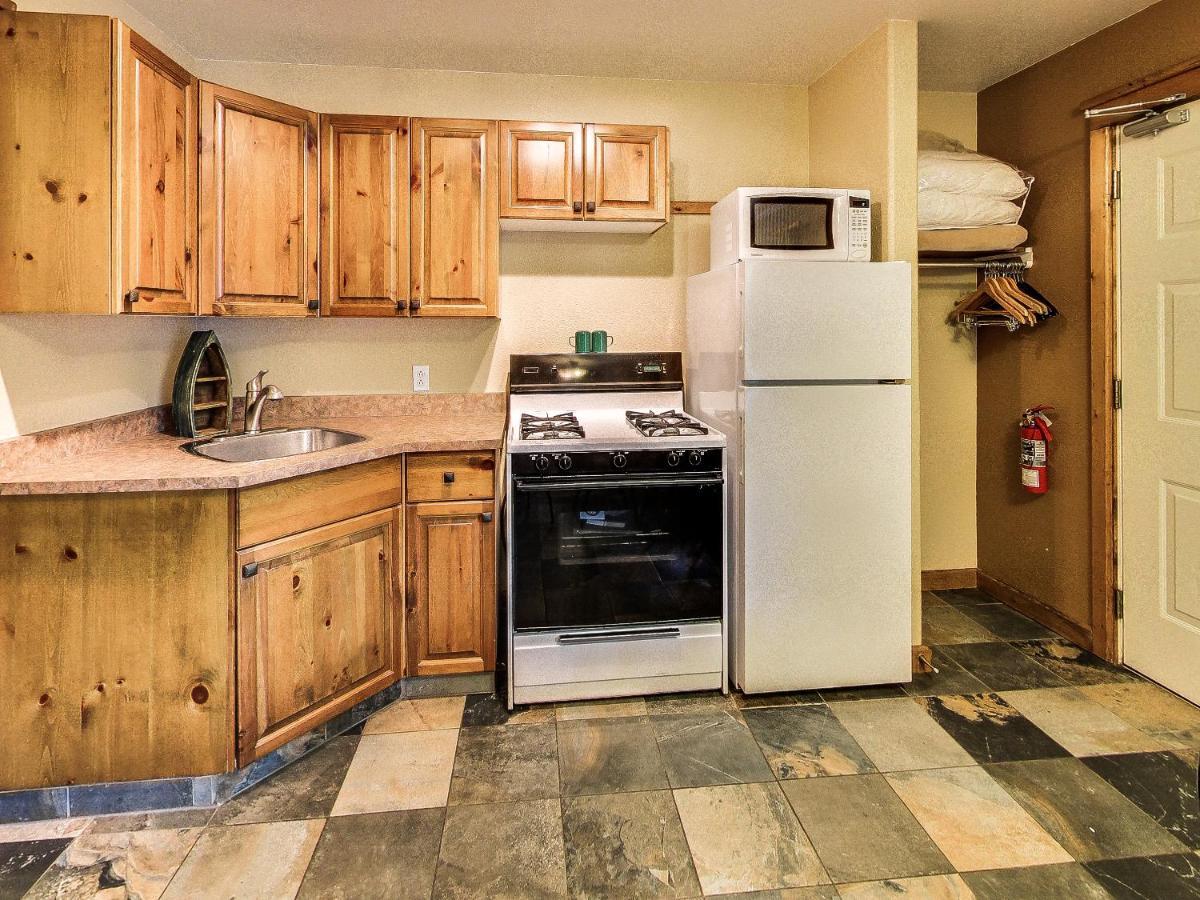 Patricia Lake Bungalows Jasper Bagian luar foto