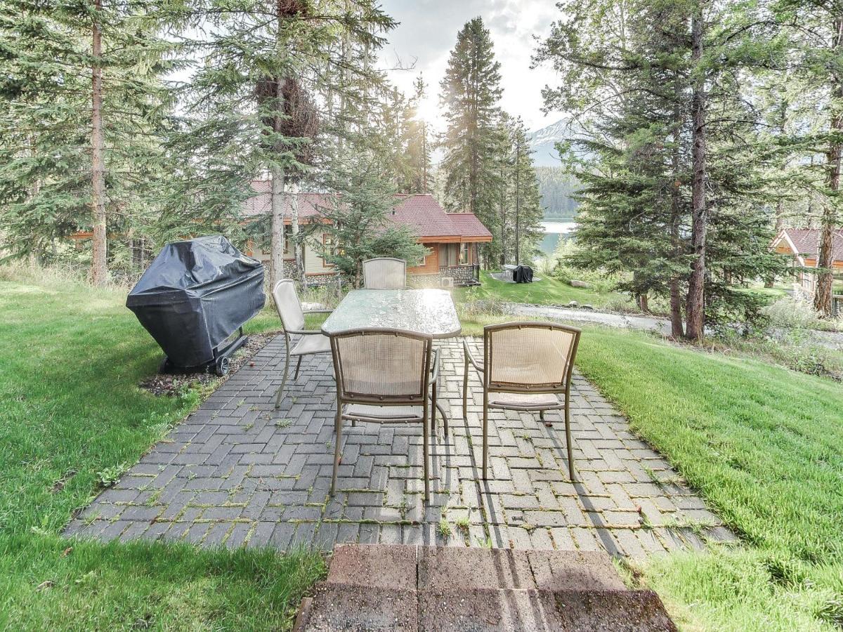 Patricia Lake Bungalows Jasper Bagian luar foto